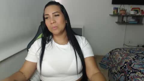 Snapshot of gaby_bluexx chatting on 02.11.25 Gaby Blue online show from 02.11.25