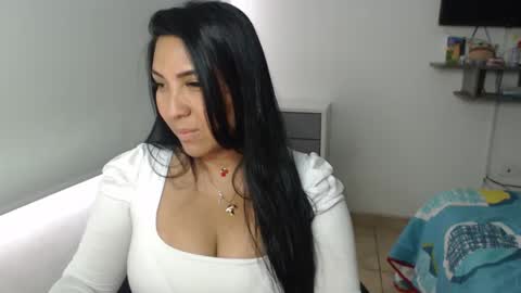 Snapshot of gaby_bluexx chatting on 02.25.25 Gaby Blue online show from 02.25.25