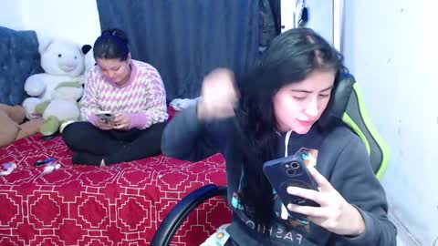 Snapshot of gaby_foz chatting on 01.22.25 Gabriela online show from 01.22.25