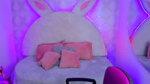 Snapshot of gaby_louse chatting on 12.03.25 Gaby online show from 12.03.25