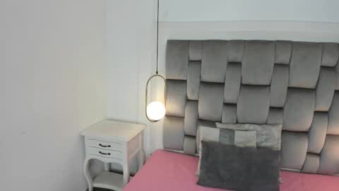 Snapshot of gaby_smit__ chatting on 11.19.25 GABRIELA online show from 11.19.25