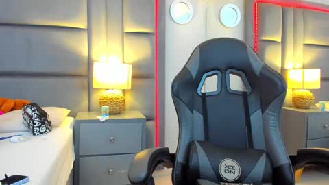 gabymoreau online show from 12.17.25