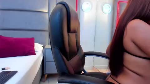 Snapshot of gabymoreau chatting on 02.28.26 gabymoreau online show from 02.28.26