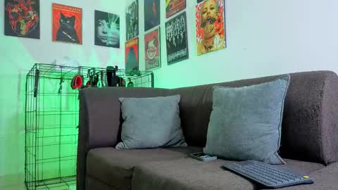 Snapshot of gaeloconner chatting on 09.24.25 Gael Conner online show from 09.24.25