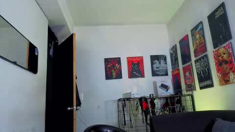 Snapshot of gaeloconner chatting on 10.14.25 Gael Conner online show from 10.14.25