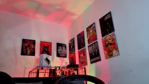 Snapshot of gaeloconner chatting on 11.03.25 Gael Conner online show from 11.03.25