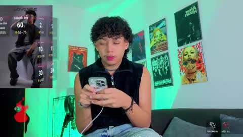 Snapshot of gaeloconner chatting on 11.25.25 Gael Conner online show from 11.25.25