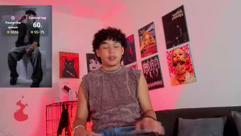 Snapshot of gaeloconner chatting on 11.30.25 Gael Conner online show from 11.30.25