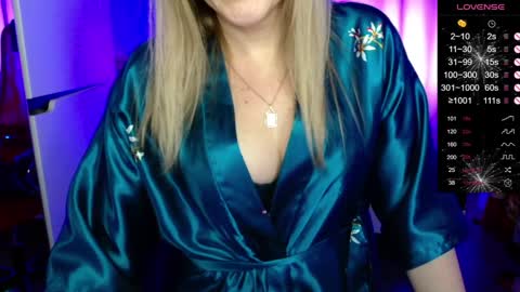 Snapshot of ganet469 chatting on 01.12.25 Janette online show from 01.12.25