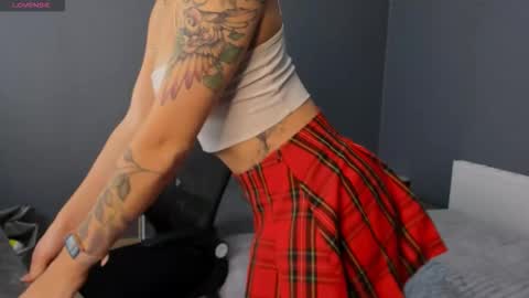 Max and Eva online show from 10.18.25