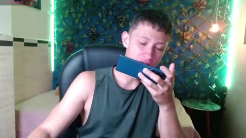 garuo_18 online show from 11.18.25