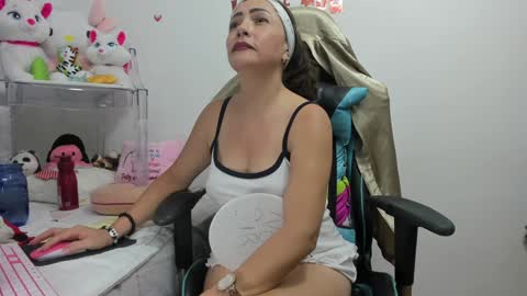 Snapshot of gatitasexy_hot_wet4u chatting on 12.12.24 Mfe online show from 12.12.24