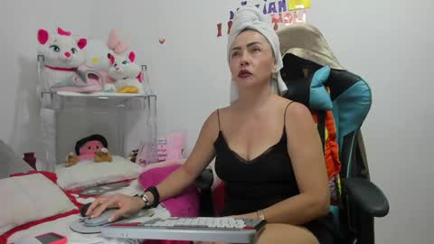 Snapshot of gatitasexy_hot_wet4u chatting on 01.03.25 Mfe online show from 01.03.25