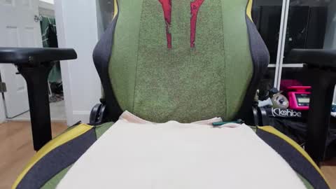 Snapshot of gaveedra chatting on 10.29.25 Gaveedra online show from 10.29.25