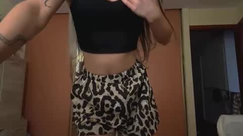 Snapshot of gaylashuhi chatting on 11.10.25 Stasy online show from 11.10.25