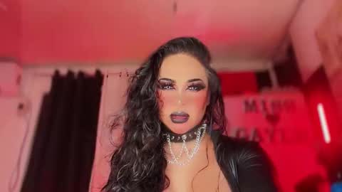 Snapshot of gaylecious chatting on 11.30.25 gayle online show from 11.30.25