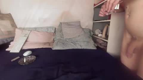 Snapshot of gayrobbin chatting on 09.23.25 gayrobbin online show from 09.23.25