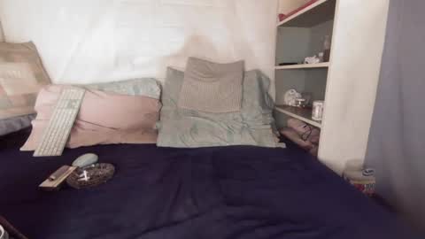 Snapshot of gayrobbin chatting on 10.04.25 gayrobbin online show from 10.04.25