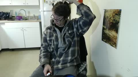 Snapshot of gdanch chatting on 01.04.25 G online show from 01.04.25