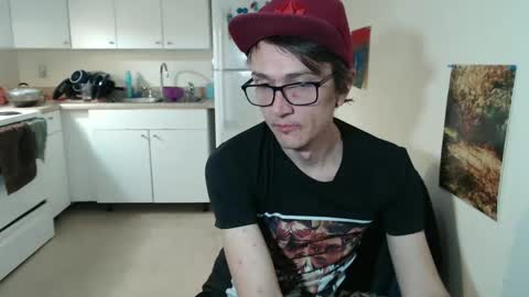 Snapshot of gdanch chatting on 01.04.25 G online show from 01.04.25