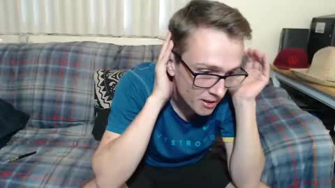 Snapshot of gdanch chatting on 01.11.25 G online show from 01.11.25