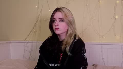 Ilona online show from 12.04.25