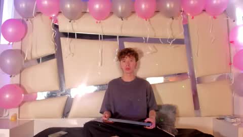 Snapshot of genesis_ask chatting on 11.01.25 Genesis online show from 11.01.25