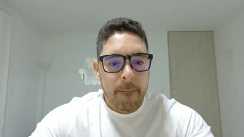 Snapshot of genesis_wb chatting on 05.10.26 genesis_wb online show from 05.10.26