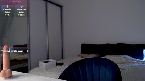 Snapshot of gentle__woman chatting on 11.24.25 Chrisa online show from 11.24.25