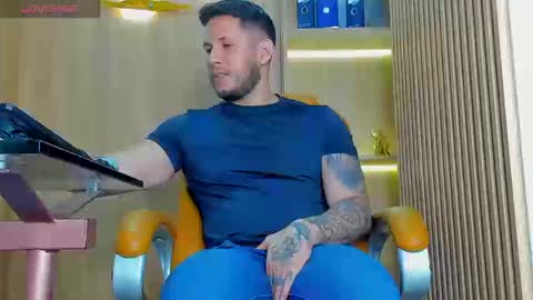 Snapshot of george_diesell_ chatting on 09.08.25 George online show from 09.08.25