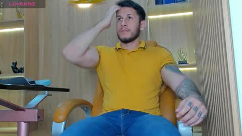 Snapshot of george_diesell_ chatting on 10.05.25 George online show from 10.05.25