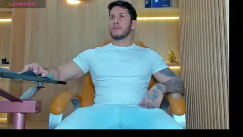 Snapshot of george_diesell_ chatting on 10.14.25 George online show from 10.14.25