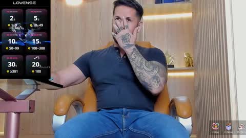 Snapshot of george_diesell_ chatting on 10.18.25 George online show from 10.18.25