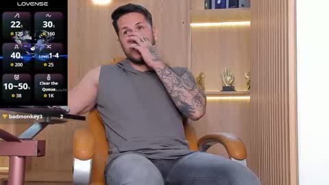 Snapshot of george_diesell_ chatting on 10.27.25 George online show from 10.27.25