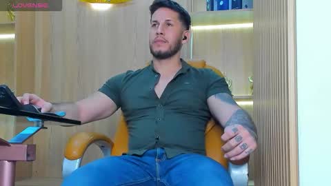 Snapshot of george_diesell_ chatting on 11.01.25 George online show from 11.01.25