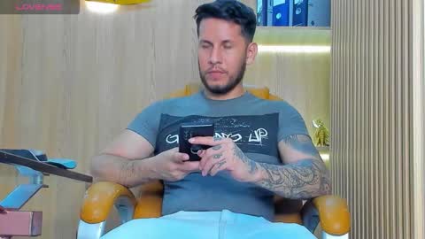 Snapshot of george_diesell_ chatting on 11.05.25 George online show from 11.05.25