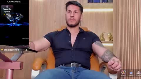 Snapshot of george_diesell_ chatting on 11.08.25 George online show from 11.08.25