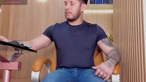 Snapshot of george_diesell_ chatting on 11.14.25 George online show from 11.14.25