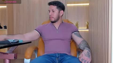 Snapshot of george_diesell_ chatting on 11.17.25 George online show from 11.17.25