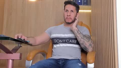 Snapshot of george_diesell_ chatting on 11.20.25 George online show from 11.20.25