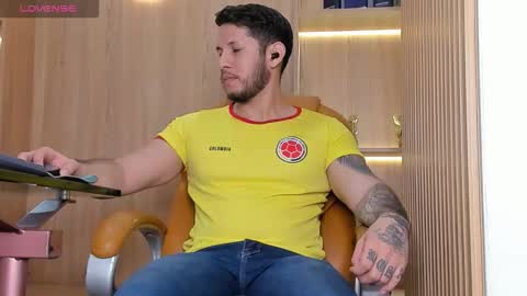 Snapshot of george_diesell_ chatting on 11.23.25 George online show from 11.23.25