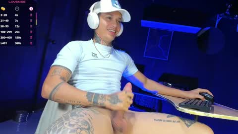 independent model online show from 04.21.26