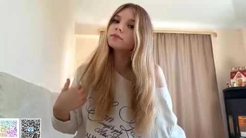 Chloe online show from 10.06.25