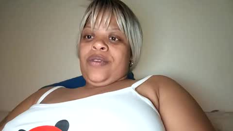 Snapshot of georgina_brownie chatting on 10.17.25 georgina_brownie online show from 10.17.25