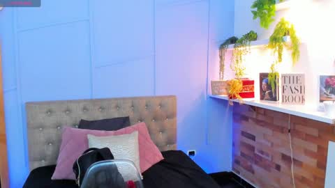 Snapshot of georgina_coule chatting on 12.24.24 Georgina Coule online show from 12.24.24