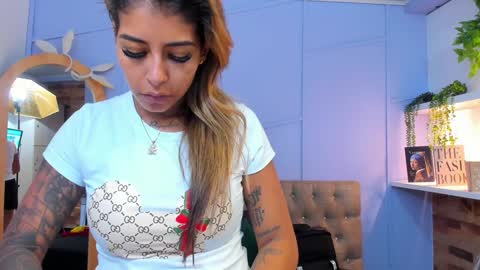Snapshot of georgina_coule chatting on 01.27.25 Georgina Coule online show from 01.27.25