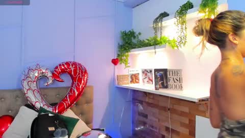Snapshot of georgina_coule chatting on 02.17.25 Georgina Coule online show from 02.17.25