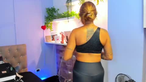 Snapshot of georgina_coule chatting on 02.20.25 Georgina Coule online show from 02.20.25