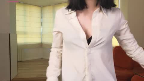 My name is Kelly online show from 10.04.25