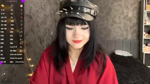 EmelyWoodes online show from 06.11.26